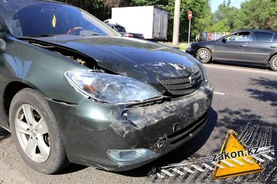 Kia разнесла остановку в Алматы (фото) Kia разнесла остановку в Алматы (фото)