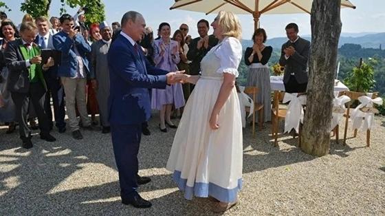 Как Путин погулял на свадьбе главы МИД Австрии Как Путин погулял на свадьбе главы МИД Австрии