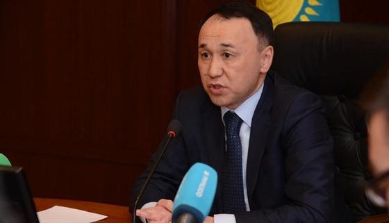 Мухамбетов: Езжу на Toyota, купленной моим предшественником Мухамбетов: Езжу на Toyota, купленной моим предшественником