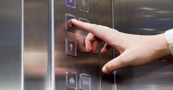 Гибель телеведущей в лифте в Актобе: сенаторы обратились к Сагинтаеву Гибель телеведущей в лифте в Актобе: сенаторы обратились к Сагинтаеву