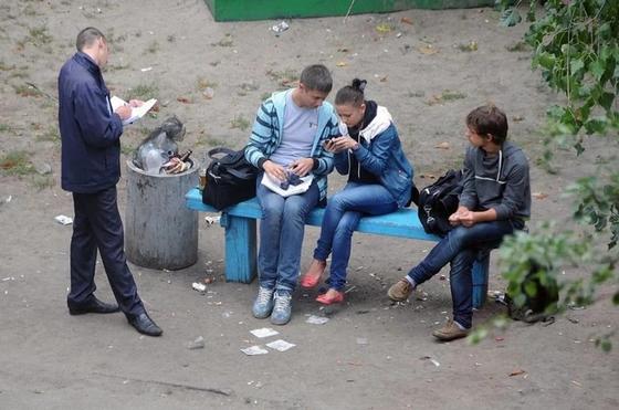 Фотограф четыре года снимал, что происходит на лавочке Фотограф четыре года снимал, что происходит на лавочке