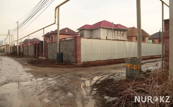Грязь по колено: как живет район, принимавший международную Универсиаду Грязь по колено: как живет район, принимавший международную Универсиаду
