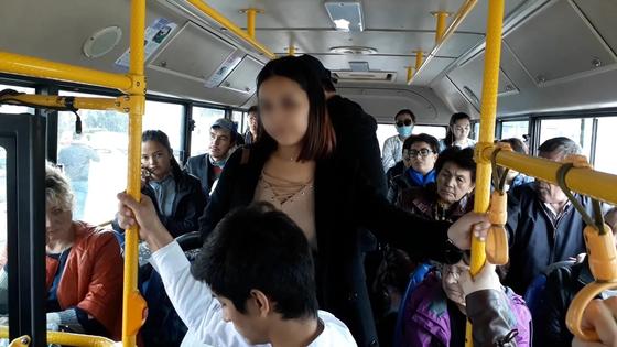 Пассажиры и кондуктор стали помогать найти студентке сворованный телефон Пассажиры и кондуктор стали помогать найти студентке сворованный телефон