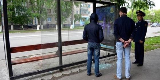 Вандалы разбили более 30 остановок в Петропавловске Вандалы разбили более 30 остановок в Петропавловске