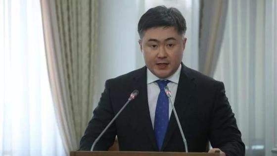 Сулейменов о падении тенге: Это не девальвация Сулейменов о падении тенге: Это не девальвация