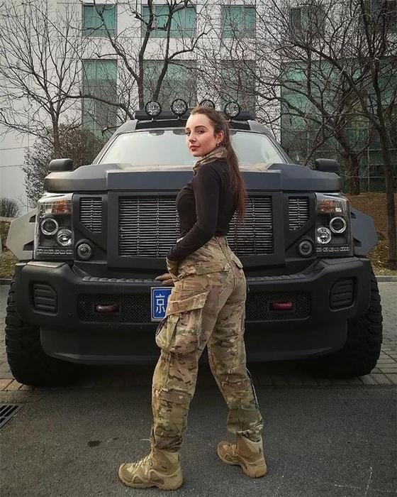 Көркіне көз тоймайтын әскери формадағы ару жігіттердің арманына айналуда (фото) Көркіне көз тоймайтын әскери формадағы ару жігіттердің арманына айналуда (фото)