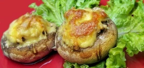 Шампиньоны с курицей Шампиньоны с курицей