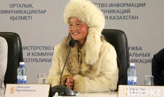 Знаменитой монгольской девочке-беркутчи вручили грант на обучение в Казахстане Знаменитой монгольской девочке-беркутчи вручили грант на обучение в Казахстане
