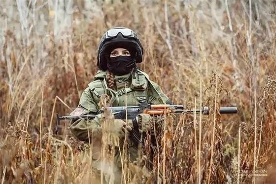 Көркіне көз тоймайтын әскери формадағы ару жігіттердің арманына айналуда (фото) Көркіне көз тоймайтын әскери формадағы ару жігіттердің арманына айналуда (фото)