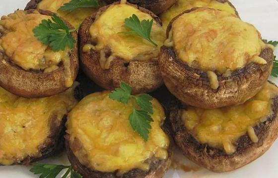 Фаршированные шампиньоны с сыром в духовке Фаршированные шампиньоны с сыром в духовке