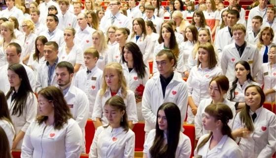 Более сотни студентов отчислили из-за скандала в столичном ВУЗе Более сотни студентов отчислили из-за скандала в столичном ВУЗе