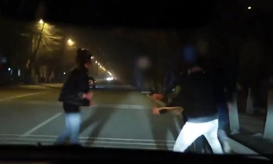 Рэпер называет себя и оператора "гражданской полицией" Рэпер называет себя и оператора "гражданской полицией"