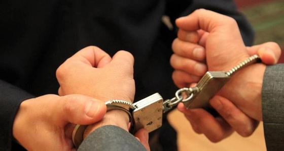 Замглавы ДГД по Мангистауской области задержали за крупную взятку Замглавы ДГД по Мангистауской области задержали за крупную взятку