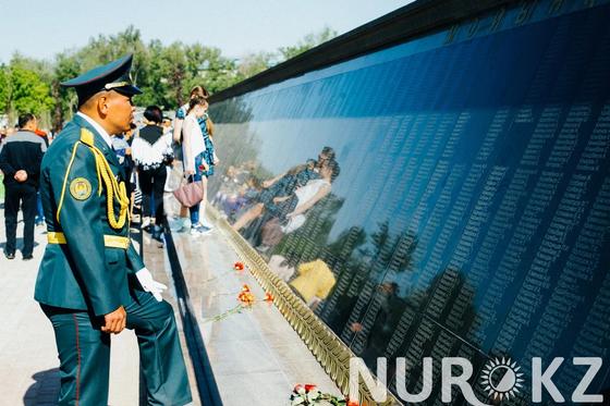 В Таразе зажжен новый «Вечный огонь» (Фото) В Таразе зажжен новый «Вечный огонь» (Фото)