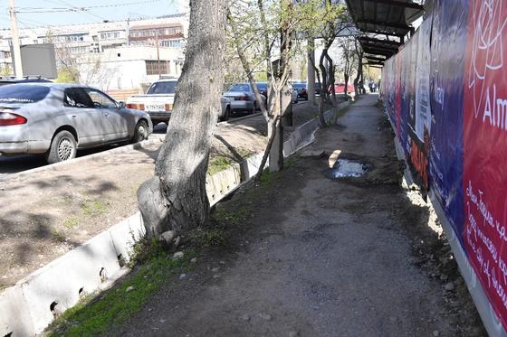 Еще почти 600 дворов отремонтируют в этом году в Алматы Еще почти 600 дворов отремонтируют в этом году в Алматы