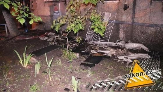 Квартира на первом этаже полностью выгорела в Алматы (фото) Квартира на первом этаже полностью выгорела в Алматы (фото)