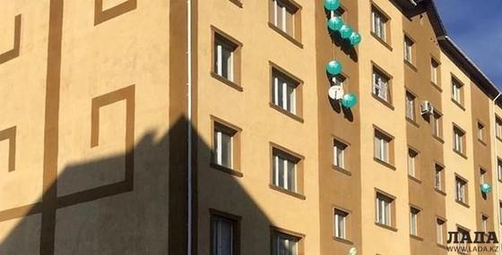 Четырехлетний ребенок упал с пятого этажа в Актау Четырехлетний ребенок упал с пятого этажа в Актау