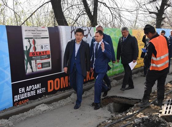 Еще почти 600 дворов отремонтируют в этом году в Алматы Еще почти 600 дворов отремонтируют в этом году в Алматы