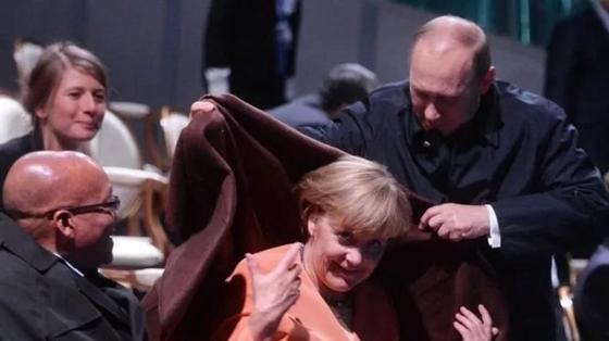 Коучинг по Владимиру Путину. В Британии вышла сатирическая книга лайфхаков от президента России Коучинг по Владимиру Путину. В Британии вышла сатирическая книга лайфхаков от президента России