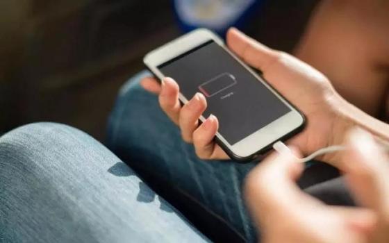 Владельцы iPhone жалуются на быструю разрядку батареи после обновления iOS Владельцы iPhone жалуются на быструю разрядку батареи после обновления iOS