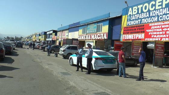 Рейд на авторынке «Жибек Жолы» провели полицейские Алматы (фото) Рейд на авторынке «Жибек Жолы» провели полицейские Алматы (фото)