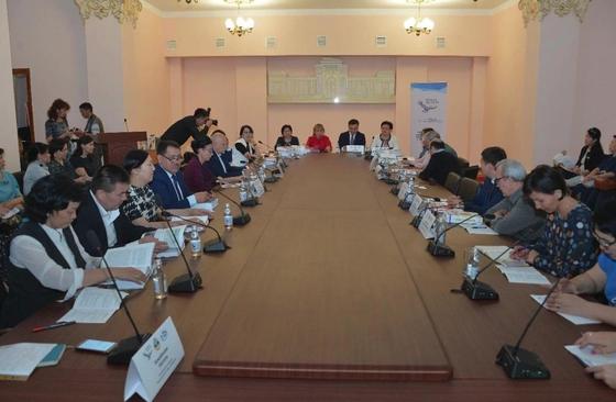 В Алматы презентовали пособие по внедрению 2 новых учебников в образовательный процесс В Алматы презентовали пособие по внедрению 2 новых учебников в образовательный процесс