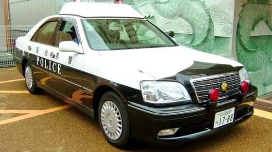 Крутые автомобили японских полицейских Крутые автомобили японских полицейских