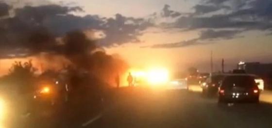 Автомобиль с газовым баллоном взорвался в Мангистауской области (видео) Автомобиль с газовым баллоном взорвался в Мангистауской области (видео)