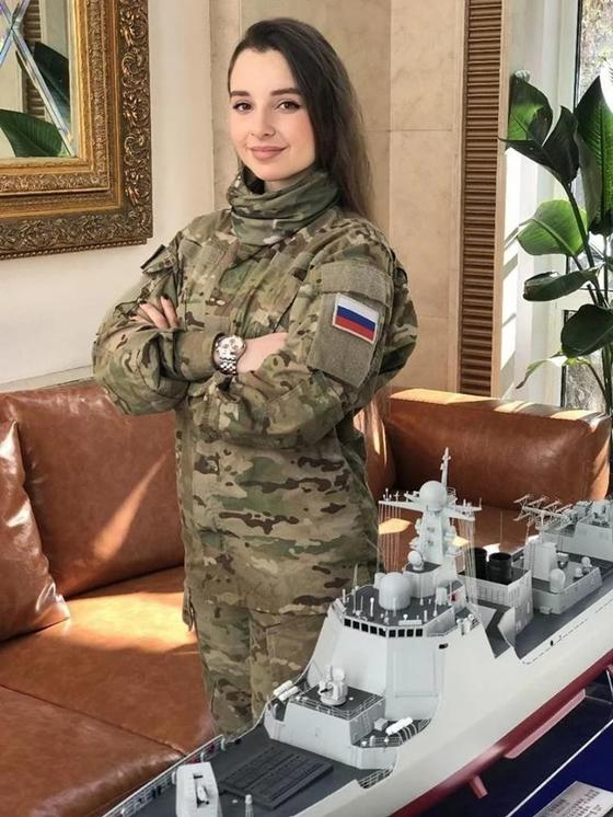 Көркіне көз тоймайтын әскери формадағы ару жігіттердің арманына айналуда (фото) Көркіне көз тоймайтын әскери формадағы ару жігіттердің арманына айналуда (фото)