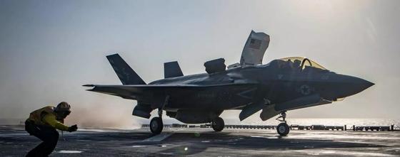 Амерканский суперсовременный истребитель F-35 впервые потерпел катастрофу Амерканский суперсовременный истребитель F-35 впервые потерпел катастрофу