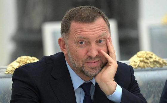 Дерипаска решил отказаться от контроля над "Русалом". Инвесторам это понравилось Дерипаска решил отказаться от контроля над "Русалом". Инвесторам это понравилось