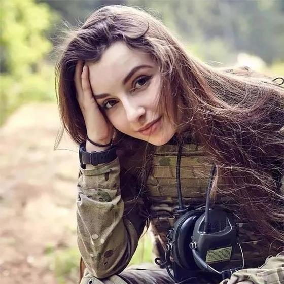 Көркіне көз тоймайтын әскери формадағы ару жігіттердің арманына айналуда (фото) Көркіне көз тоймайтын әскери формадағы ару жігіттердің арманына айналуда (фото)