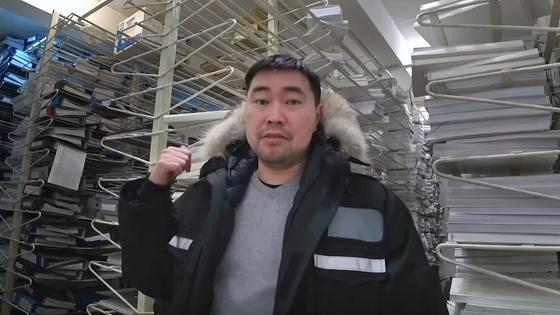 Тома уголовных дел против Аблязова занимают целую комнату. Скриншот видео YouTube Тома уголовных дел против Аблязова занимают целую комнату. Скриншот видео YouTube