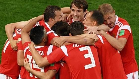 Сборная России впервые вышла из группы на чемпионате мира по футболу Сборная России впервые вышла из группы на чемпионате мира по футболу