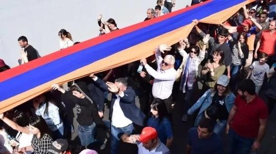 Лидеры протестов в Армении: отставка Саргсяна - только начало Лидеры протестов в Армении: отставка Саргсяна - только начало