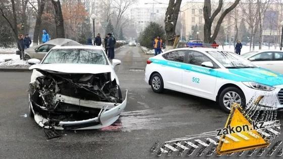 Mercedes и Lexus столкнулись в Алматы на повороте к акимату (фото) Mercedes и Lexus столкнулись в Алматы на повороте к акимату (фото)