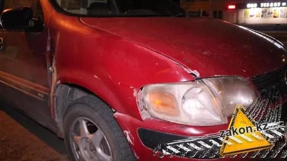 Пьяного пешехода сбили в Алматы Пьяного пешехода сбили в Алматы