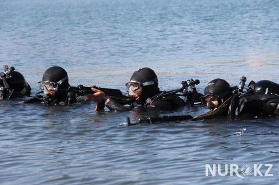 «30 кг под водой»: Что из себя представляют боевые пловцы ВС Казахстана (фото) «30 кг под водой»: Что из себя представляют боевые пловцы ВС Казахстана (фото)