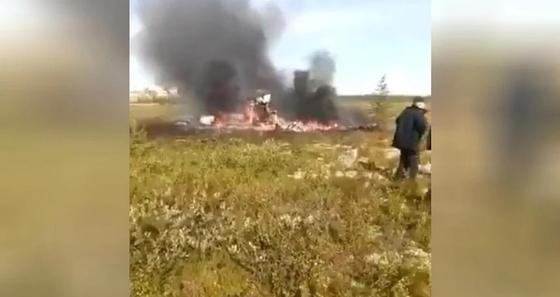Появилось видео с места крушения пассажирского вертолета в России Появилось видео с места крушения пассажирского вертолета в России