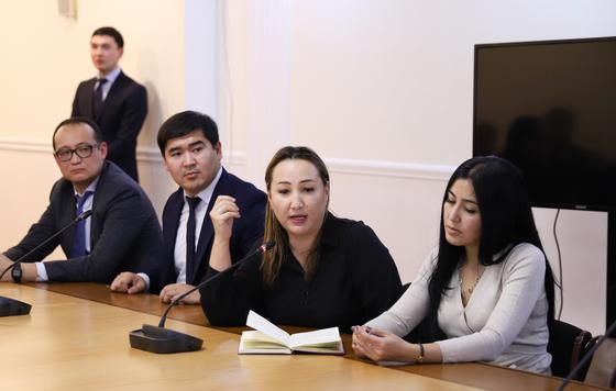 Маңғыстау облысының әкімі қоғам белсенділерімен кездесті Маңғыстау облысының әкімі қоғам белсенділерімен кездесті
