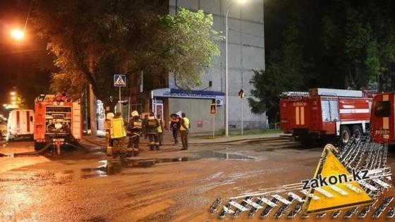 Квартира на первом этаже полностью выгорела в Алматы (фото) Квартира на первом этаже полностью выгорела в Алматы (фото)