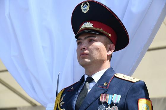 Мадина Садвакасова, Али Окапов, Беркут: грандиозный концерт устроили для полицейских Алматы Мадина Садвакасова, Али Окапов, Беркут: грандиозный концерт устроили для полицейских Алматы