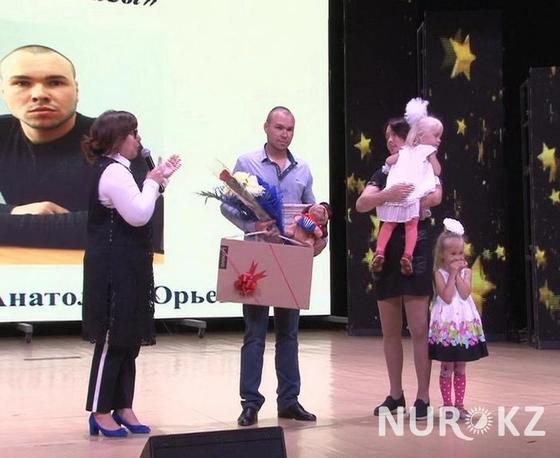 Спасший 3 детей из пожара получил премию от медиков за подвиг в Павлодарской области Спасший 3 детей из пожара получил премию от медиков за подвиг в Павлодарской области