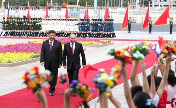 Си Цзиньпин встретил Путина под «Катюшу» Си Цзиньпин встретил Путина под «Катюшу»