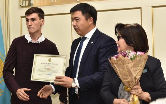 Аким Актобе поблагодарил жителей и спасателей за тушение пожара в жилом доме Аким Актобе поблагодарил жителей и спасателей за тушение пожара в жилом доме