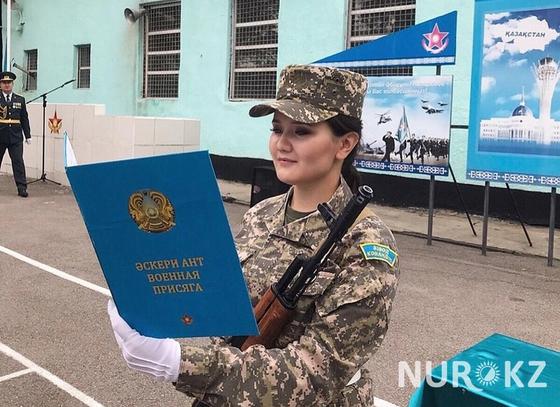04.08 "Мы – ухоженные и утонченные": девушка-военный о женщинах на службе 04.08 "Мы – ухоженные и утонченные": девушка-военный о женщинах на службе