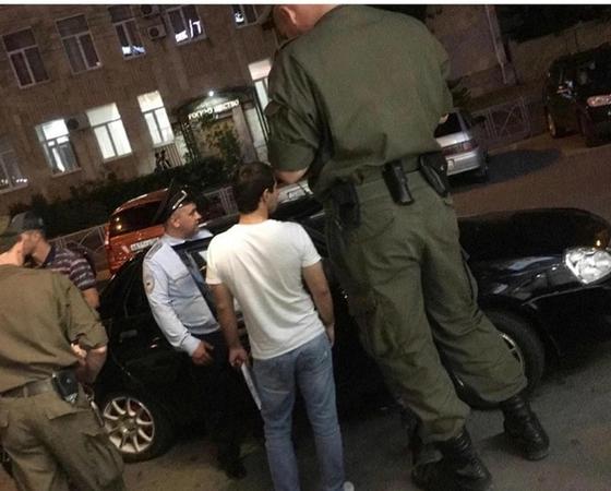 Фото с «гигантским полицейским» озадачило пользователей Сети Фото с «гигантским полицейским» озадачило пользователей Сети