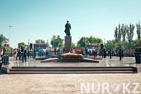 В Таразе зажжен новый «Вечный огонь» В Таразе зажжен новый «Вечный огонь»