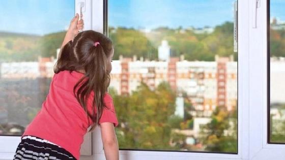 3-летняя девочка упала с 5 этажа в Алматинской области 3-летняя девочка упала с 5 этажа в Алматинской области