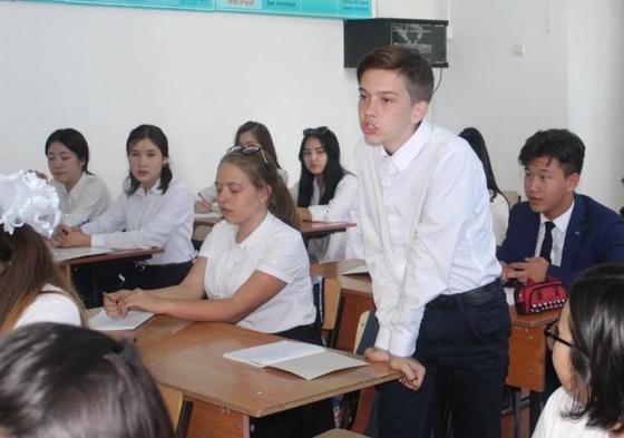 «Нұр Отан» организовал бесплатные курсы по английскому языку для сельских школьников «Нұр Отан» организовал бесплатные курсы по английскому языку для сельских школьников